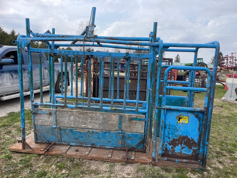 Hay/Forage/Livestock  Frey Cattle Squeeze Chute Photo